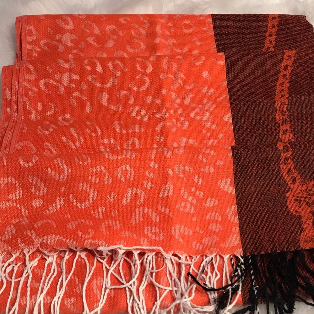 Scarfs - Picture 5 of 5